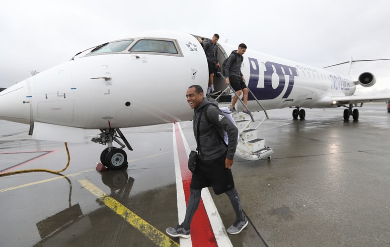 Člani NK Maribor po pristanku v Trondheimu