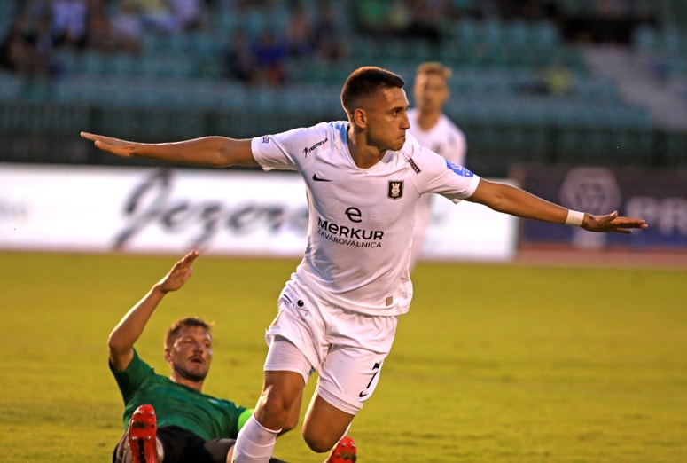 Z dvema goloma in podajo Luka Menalo dokazuje, da bo v finišu prvenstva strah in trepet nasprotnih obramb. 