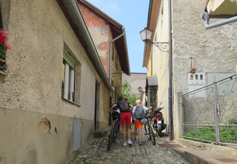 Do ptujskih šol vodijo take in drugačne poti. 