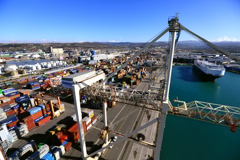 Največji del trgovinskega presežka je bil presežek, ustvarjen v trgovanju z državami zunaj EU.