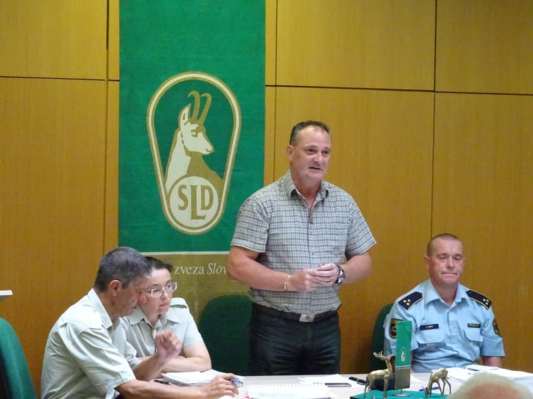 Predsednik Lovske zveze Maribor Marjan Gselman je vodil posvet.