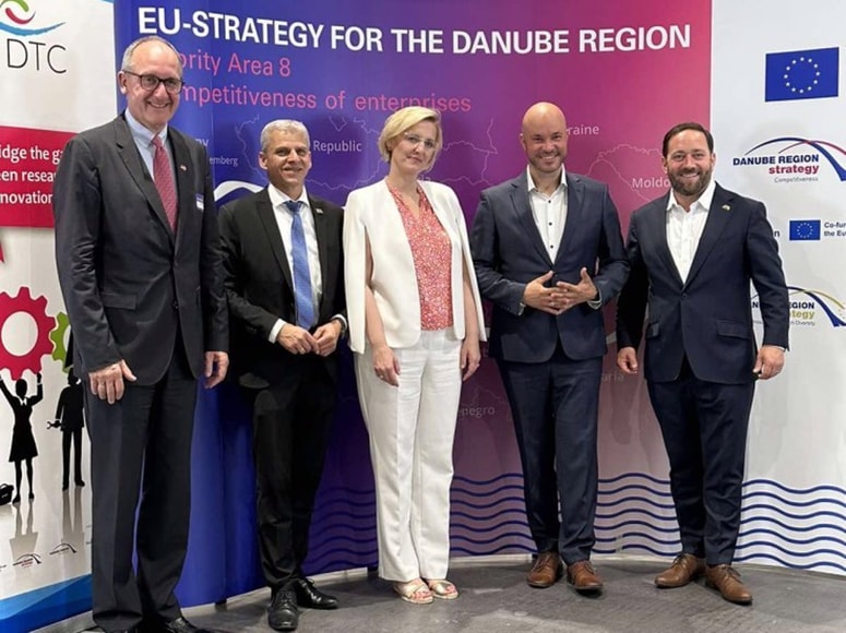 Dr. Matthias Karl, dr. Patrick Rapp, Maša Šiftar, Matevž Frangež in Florian Hassler (z leve proti desni)