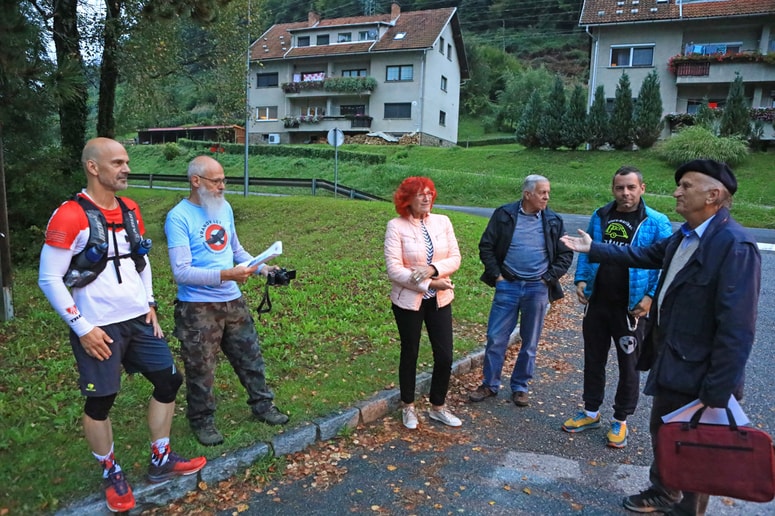 Roberta Kerežija (levo) so na štartu pospremili podporniki.