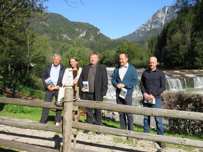 Luče, projekt gorniških vasi, so  predstavili (z leve) Miro Eržen, Blanka Bartol, Ciril Rosc, Bojan Germelj in  Boštjan Pahovnik. 