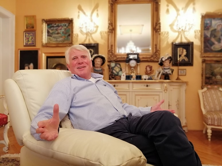 Odraščal je v preprosti delavski družini na Studencih, v Prundorfu, kot pravi "svetemu, najlepšemu kraju na svetu".
