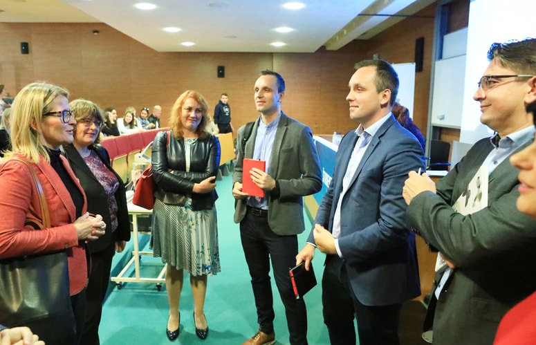 Na okrogli mizi so sodelovali Nataša Arko (skrajno levo), Matic Zupanc, Rok Zupanc in Marko Drobnič. 