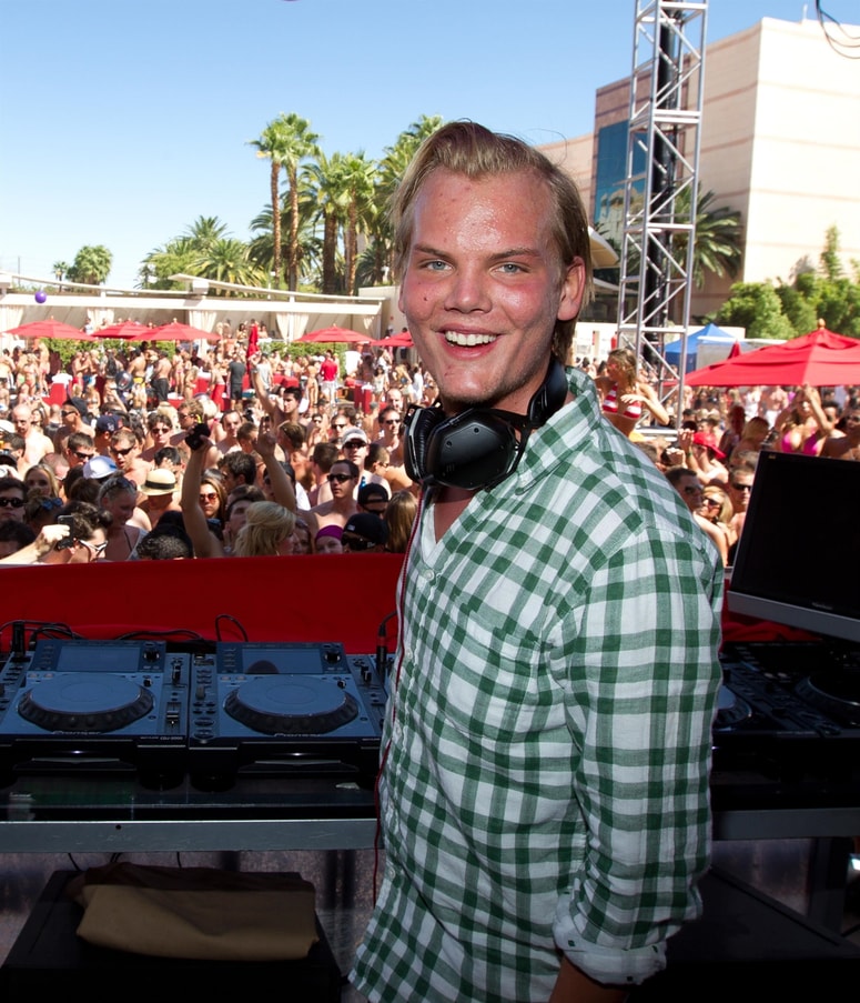 Glavna fotografija članka:Aviciijev oče končno izgovoril, česar prej ni mogel: Zato je umrl njegov sin