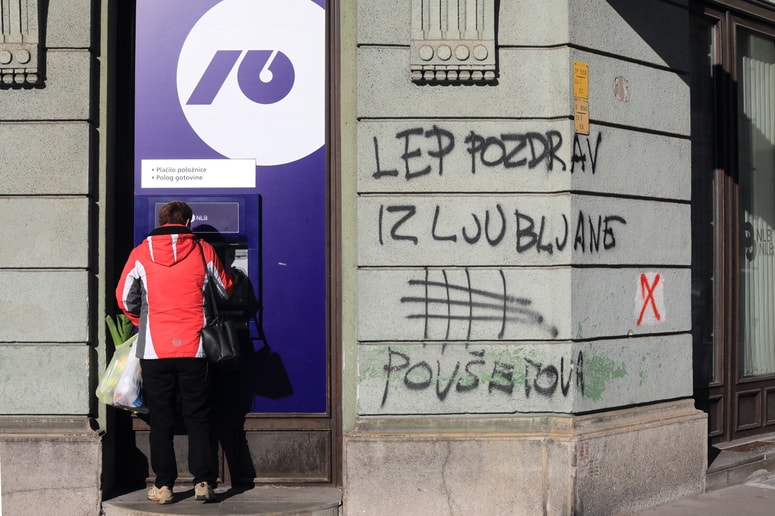 Glavna fotografija članka:Pozor: NLB opozarja na lažna elektronska sporočila