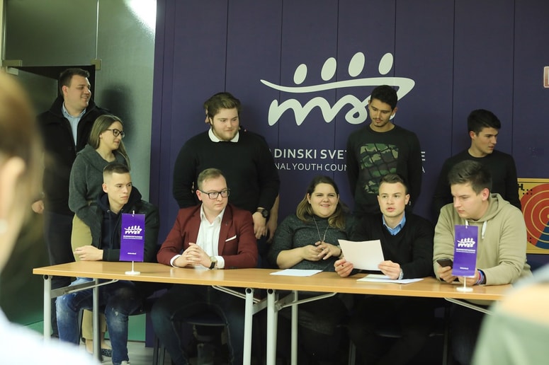 Novinarsko srečanje na temo novih pravil kreditiranja, ki ga je pripravil Mladinski svet Slovenije. "Študenti niso kreditno sposobni že zdaj," so opozorili. 