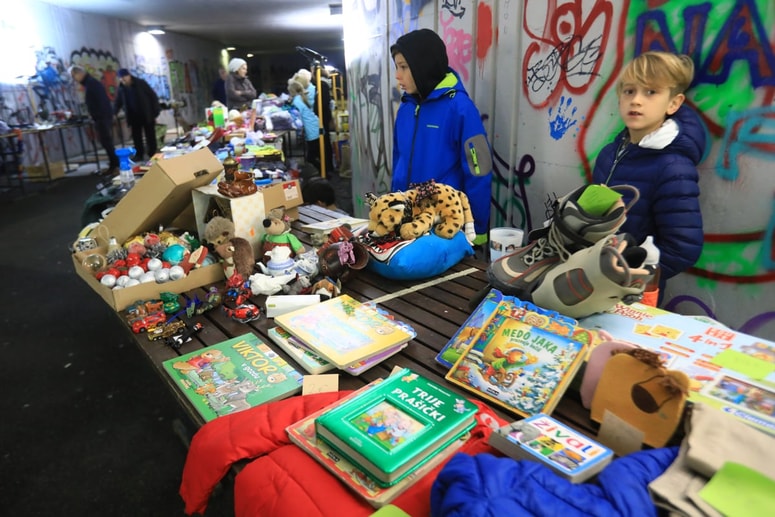 Takole je potekala tržnica rabljenih stvari na Tržnici Tabor. 