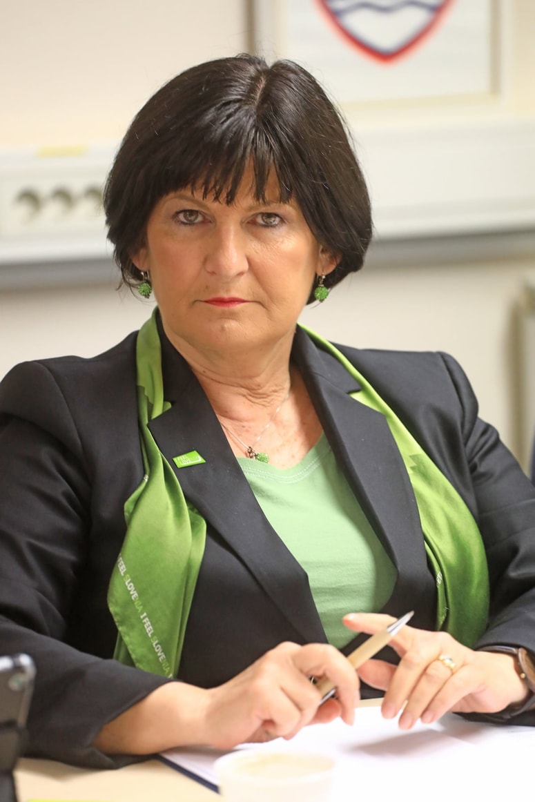 Glavna fotografija članka:Pivčeva ima težave tudi s SDS