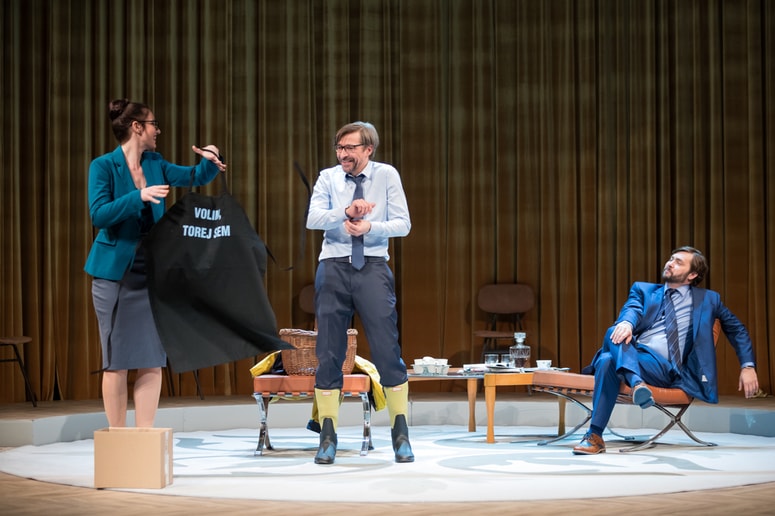 Maša Grošelj, Aljoša Koltak in Andrej Murenc nabirajo glasove. 