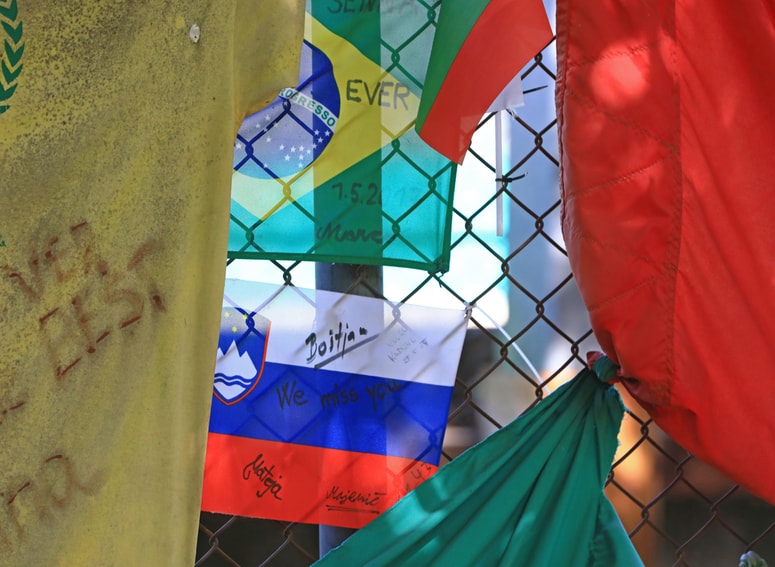 Glavna fotografija članka:Bežite, koroška Slovenka gre!