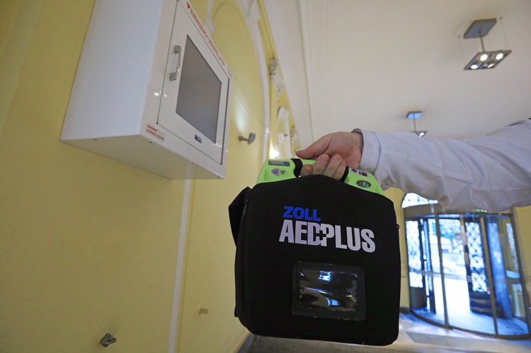 Glavna fotografija članka:Zakaj oprema, ki rešuje življenja, ni oproščena davka? Da ne bi trpel proračun ...