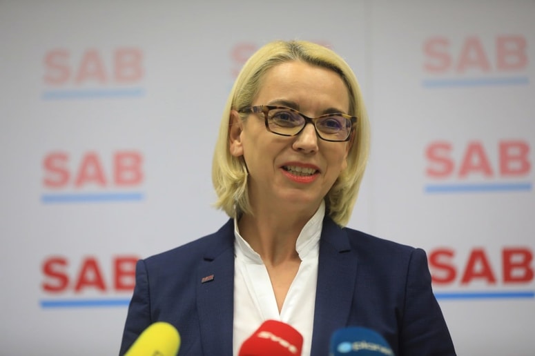 Glavna fotografija članka:Mlinarjeva odslej dvojna državljanka, Šarec že vložil predlog kandidature za kohezijsko ministrico