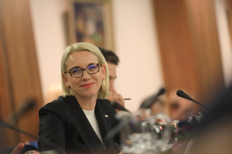 Kandidatka za ministrico Angelika Mlinar ocenjuje, da ni skrbi, da se trend izboljševanja črpanja sredstev ne bi nadaljeval oziroma izboljšal. 
