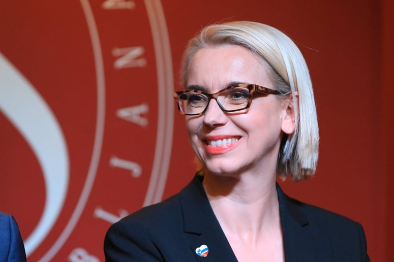Glavna fotografija članka:Kandidatka za kohezijsko ministrico Mlinarjeva brez podpore matičnih odborov DZ