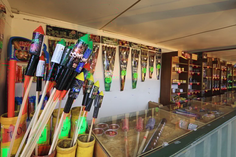 Glavna fotografija članka:Uporaba pirotehnike, ki je dovoljena od danes naprej, naj bo previdna