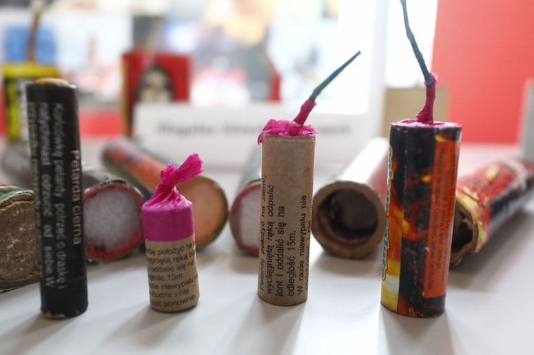 Glavna fotografija članka:Nemški trgovci v skrbi za okolje s polic umikajo ognjemete