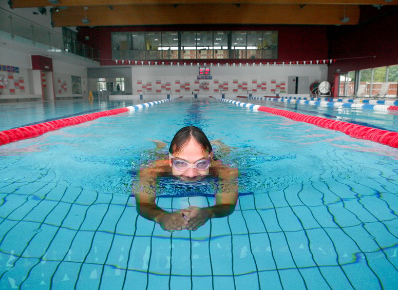 Pokriti bazen Ruše so odprli leta 2007 in že na začetku uporabe ugotovili več pomanjkljivosti. 