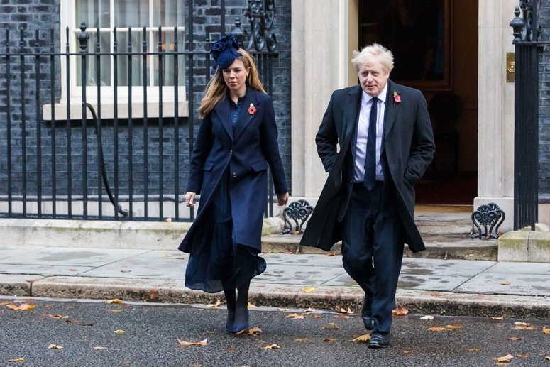 V njeni družbi je Boris Johnson postal bolj umirjen, manj kaotičen, skratka urejen moški srednjh let.