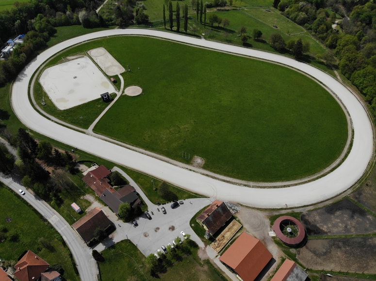 Kakšna bo prihodnost hipodroma v Kamnici? 