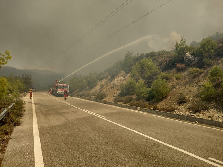 Glavna fotografija članka:Zaradi požara poteka evakuacija z grškega otoka Rodos