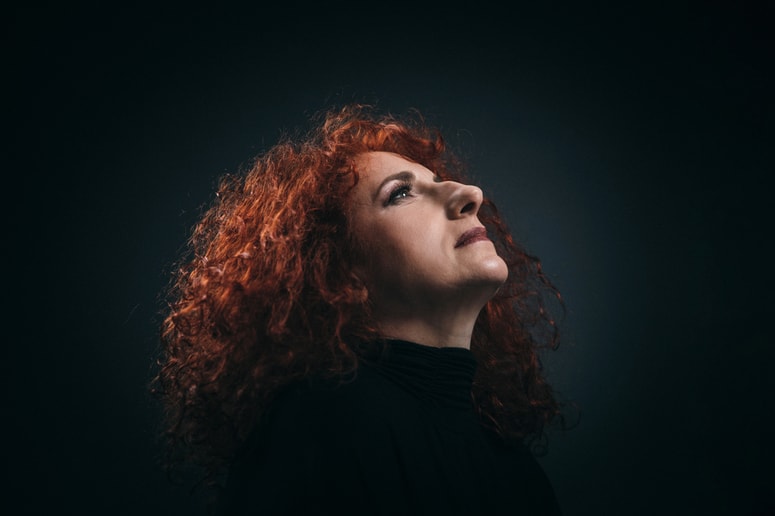 Vita Mavrič: "Pri prepesnitvah v slovenščino sem se vsakič ponovno navdušila nad izjemno gibčnostjo slovenskega jezika." 