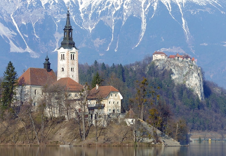Kar tretjina vseh gostov na Bledu prihaja iz Azije.