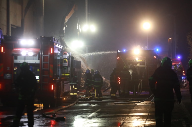 Glavna fotografija članka:(FOTO in VIDEO) Požar v mariborski Surovini prvi opazil varnostnik, tuja krivda je izključena