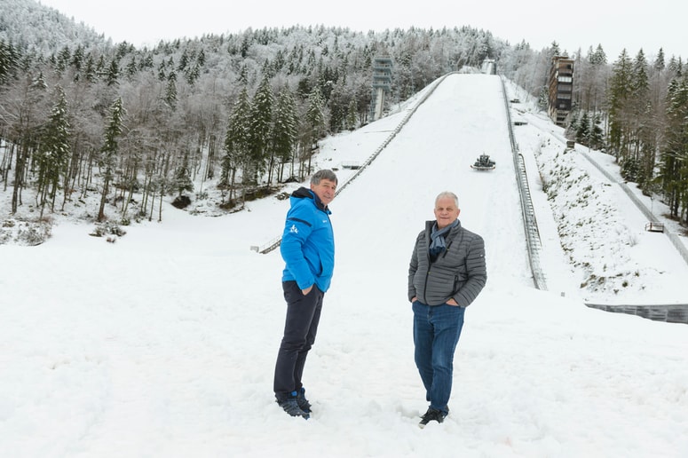 Jelko Gros in Sepp Gratzer pod letalnico v Planici. 