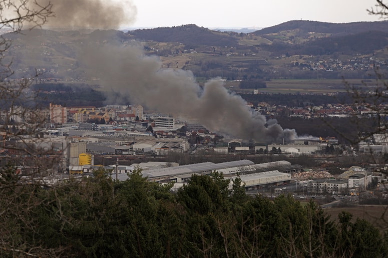 Maribor - Surovina - Nesreče - Požari - Požar v Surovini - Gasilci - goreli odpadki - nevaren strupen dim - - 