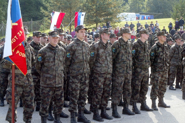 Glavna fotografija članka:Vračanje naborništva: Orožje v roke zrelim, ne pa zato, da bi odrasli