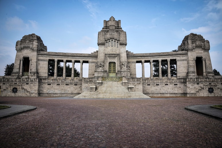 Glavna fotografija članka:(BRANKO CESTNIK Z ŽUPNIKOM IZ BERGAMA) Zdaj je potrebno zdržati in premagati virus