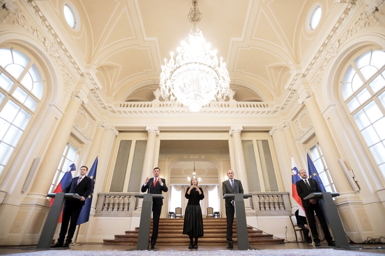 V politiki vlada ugodna splošna atmosfera, je po izrednem sestanku predsednikov najvišjih političnih institucij povedal Pahor. 