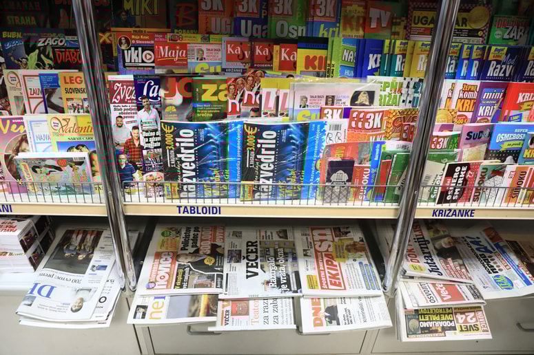 Glavna fotografija članka:V gostinskih in drugih lokalih od 2. septembra znova dovoljeni časopisi, branje priporočljivo z masko