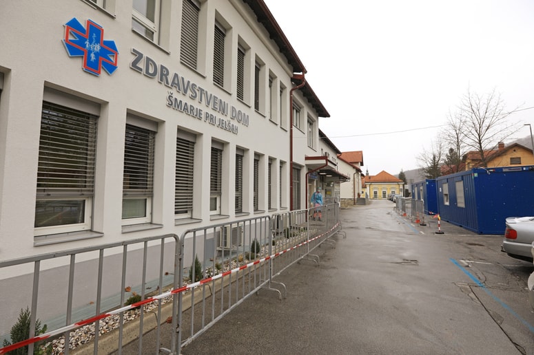 V zdravstvenem domu Šmarje pri Jelšah imajo prvi potrjen okužbe zdravnice 