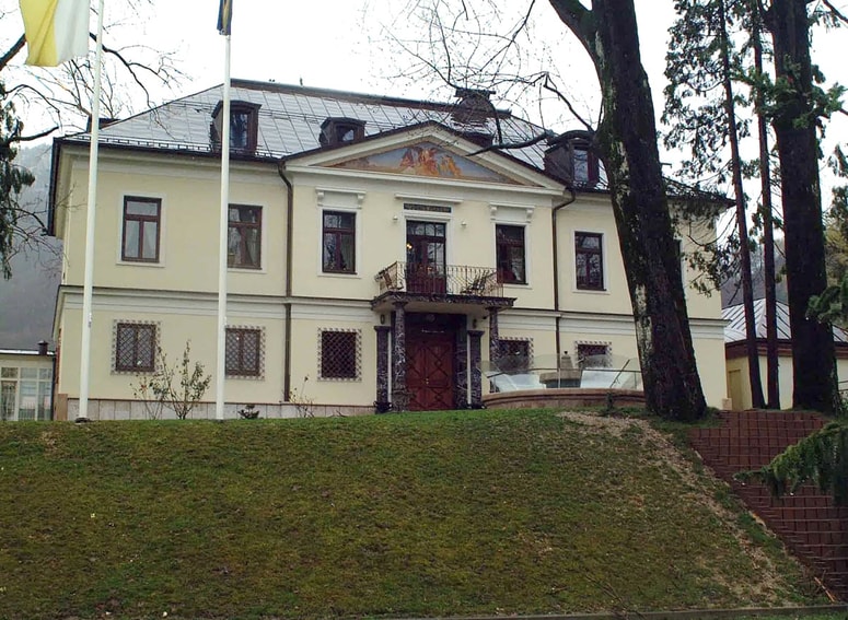 Glavna fotografija članka:Slovenske Konjice: Riemerjeva vila išče novega lastnika. Za njim se je izgubila vsaka sled