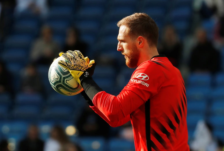 Glavna fotografija članka:Jan Oblak in soigralci po zgledu Barcelone, z nižjo plačo ​tudi McLarnova voznika