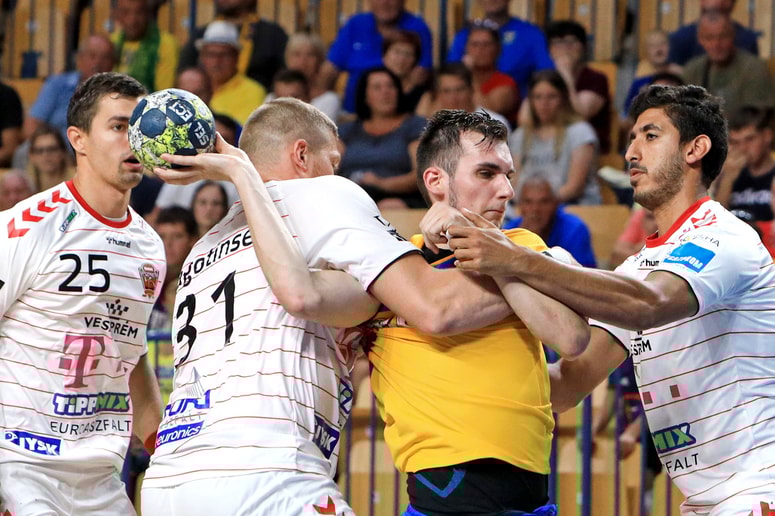 Glavna fotografija članka:Josip Šarac: Če bi šel domov, bi bil cel mesec v karanteni