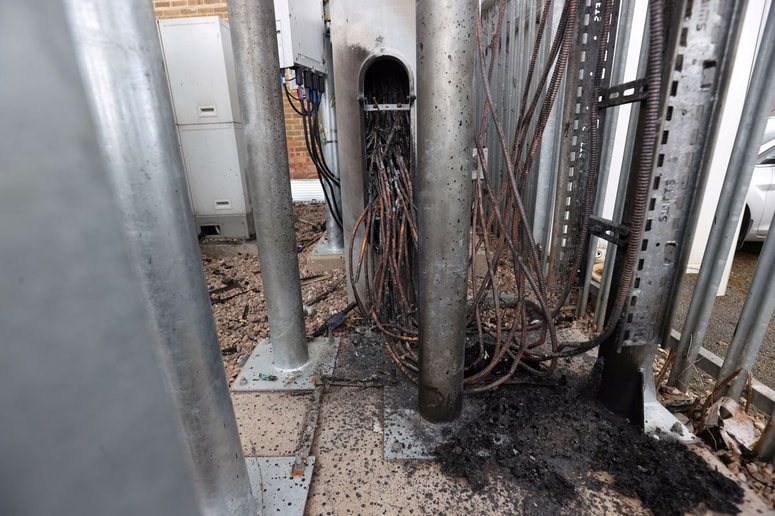 Teorije zarote so bile že motiv za požige stolpov 5G v Belfastu, Liverpoolu in Birminghamu.