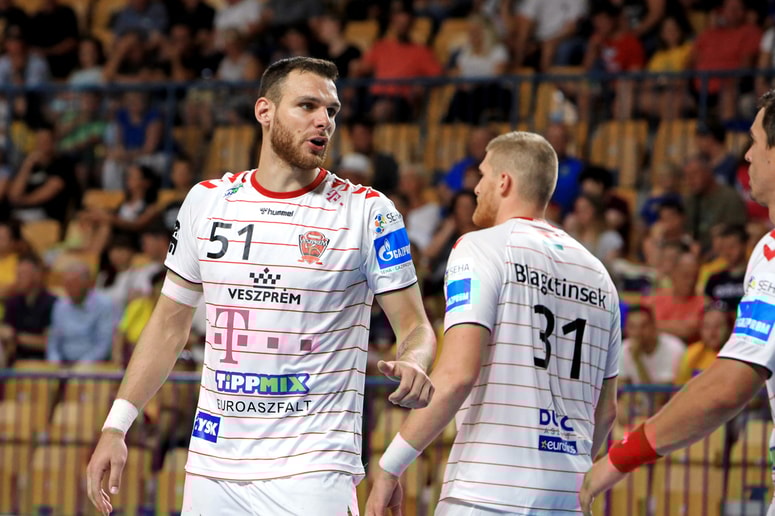 Borut Mačkovšek bo prekinitev madžarske lige izkoristil za selitev, Blaž Blagotinšek se je vrnil v Slovenijo. 