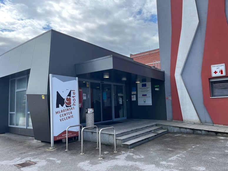 Mladinski center Velenje ima prostore in projekte razpršene po vsem Velenju. Na Efenkovi cesti so pisarne, središče mladih in otrok, Mladinski hotel Velenje in študentski dom. 