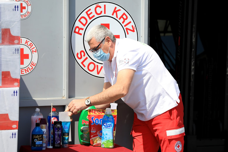 Henkel je podaril so svoje izdelke iz programov Beauty Care, ki obsegajo mila ter druge higienske pripomočke, ter pralna in čistilna sredstva. 