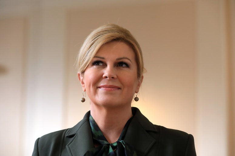 Glavna fotografija članka:Kje je Kolinda? Na spletni strani nekdanje hrvaške predsednice danes oglašujejo vedeževanje in zmenkarije