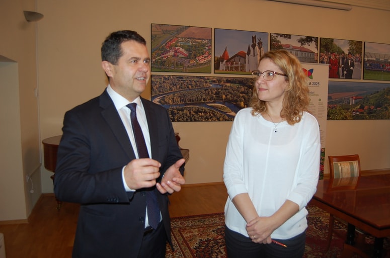 Janez Magyar je razrešil direktorico občinske uprave Aleksandro Kreslin. Kot je dejal, je zadeva interne narave. 