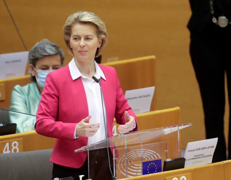 Predsednica Evropske komisije Ursula Von Der Leyen je načrt za okrevanje predstavila na plenarnem zasedanju v Evropskem parlamentu v Bruslju