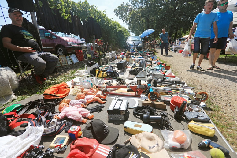 Glavna fotografija članka:Bolšji sejem: Obisk kramarja na Teznu odslej vsako soboto in nedeljo