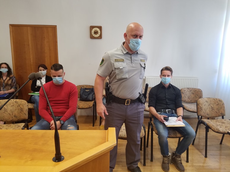 Dejan Kos (levo) in Aleš Dovgan sta na sodišču obžalovala svoje početje in se opravičila oškodovancem. 