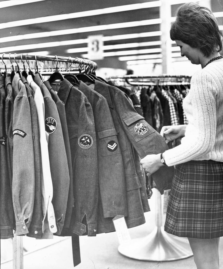 Glavna fotografija članka:(FOTO) Zapira se trgovina, kjer so trgovke stregle kupcem, poznale številke spodnjega perila Mariborčanov, pa tudi vedele, kaj bo v loncu